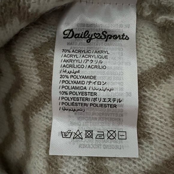 Daily Sports | White Beige Chevron Cardigan Sweater Sz XS - Picture 3 of 8